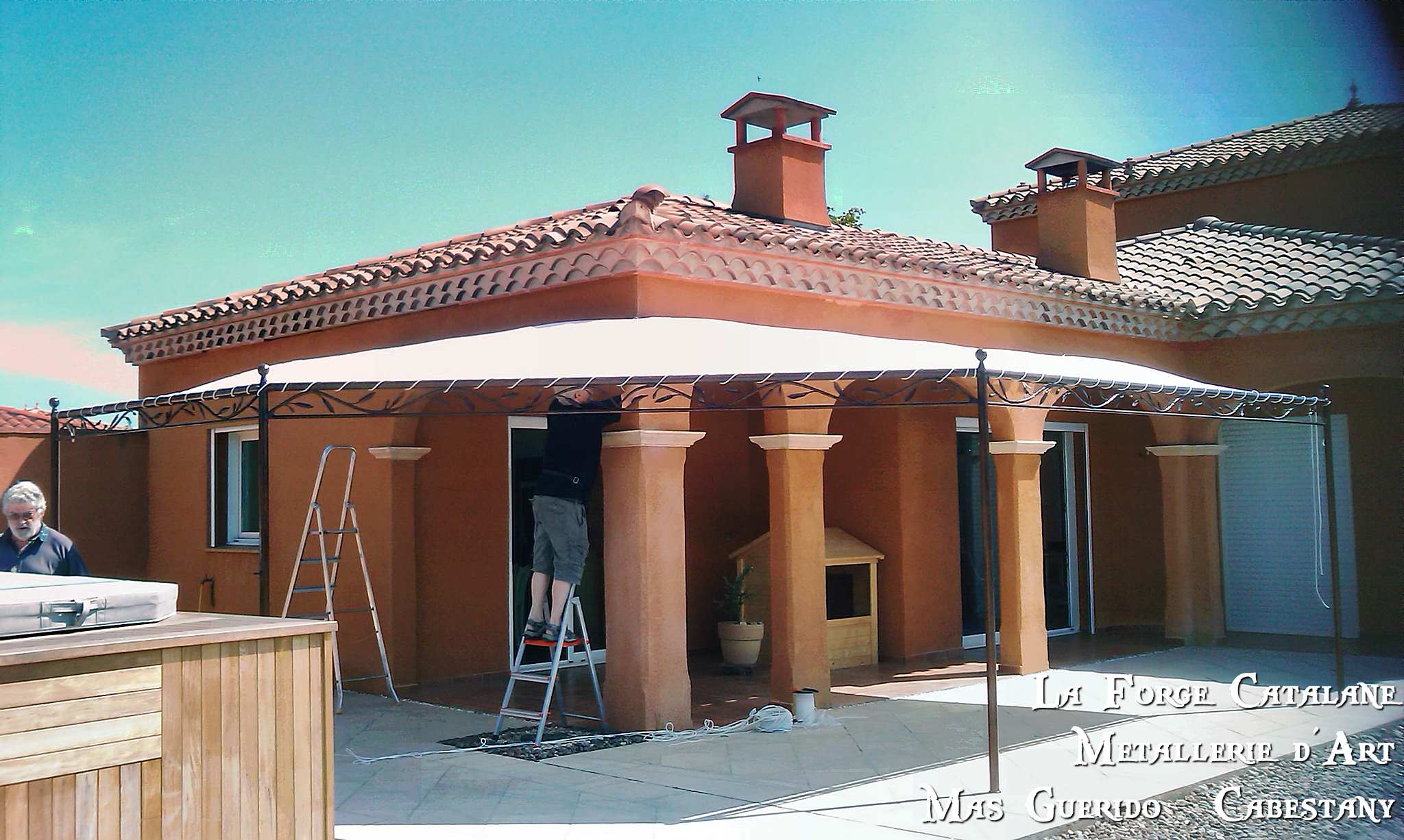 pergola frise rameau olivier et bache soltis forge catalane.jpg